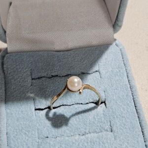 Elegant solid 10K Gold Pearl Ring size 7
